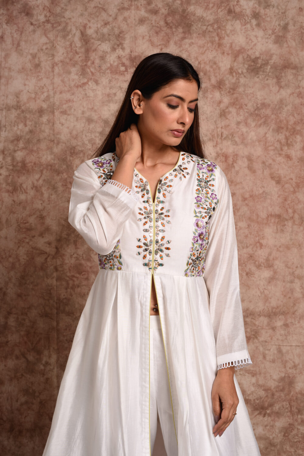 Gulistan – Ivory Floral Kurta Set