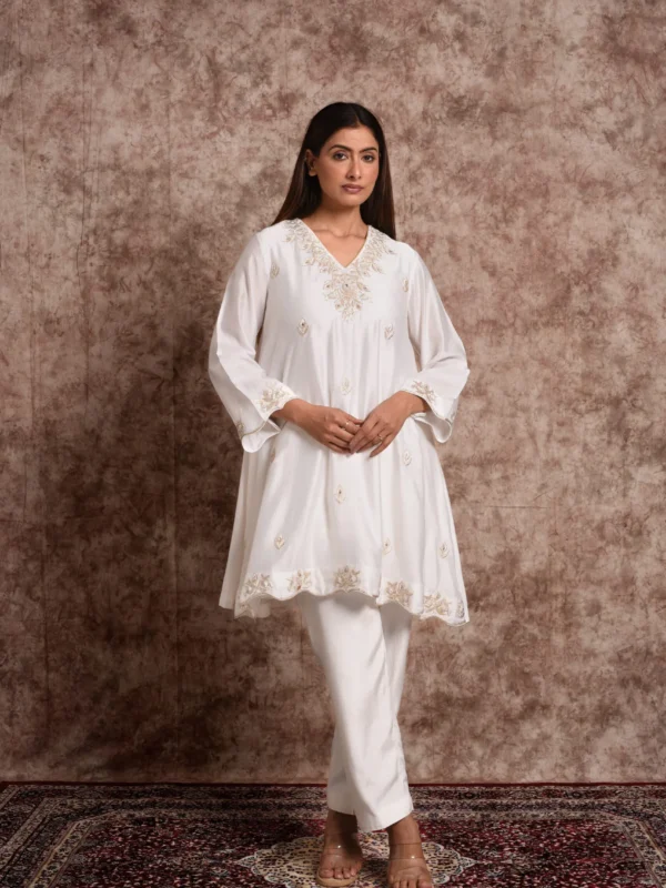 Full-length front view of Elowen white willow kurta set featuring V-neck embroidery, scalloped hemline, and straight pants by Embrowhite