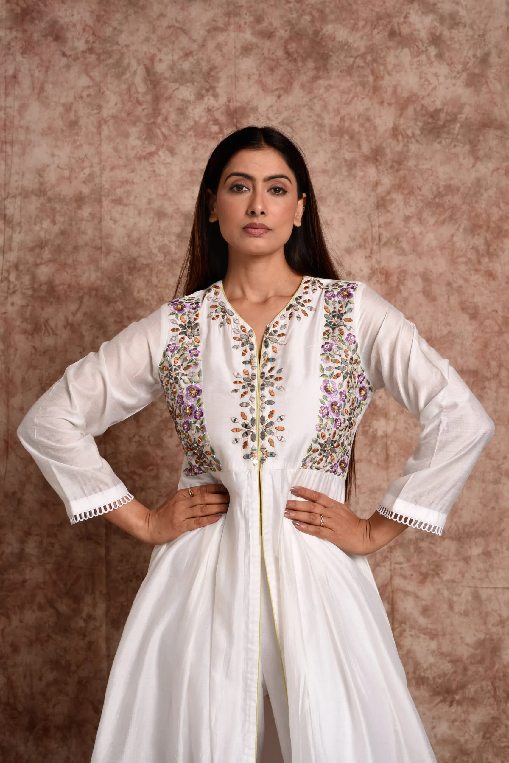 Medium front view highlighting floral threadwork yoke, front slit, and lace-trimmed cuffs of Gulistan ivory tunic by Embrowhite Medium front view highlighting floral threadwork yoke, front slit, and lace-trimmed cuffs of Gulistan ivory tunic by Embrowhite