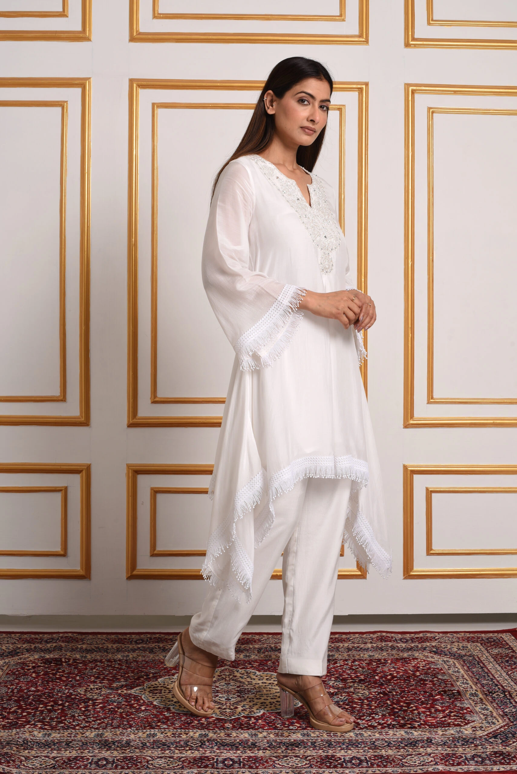 Flowy asymmetrical drape on the Sunset Bouquet Heritage White Kurti Set by Embrowhite Flowy asymmetrical drape on the Sunset Bouquet Heritage White Kurti Set by Embrowhite
